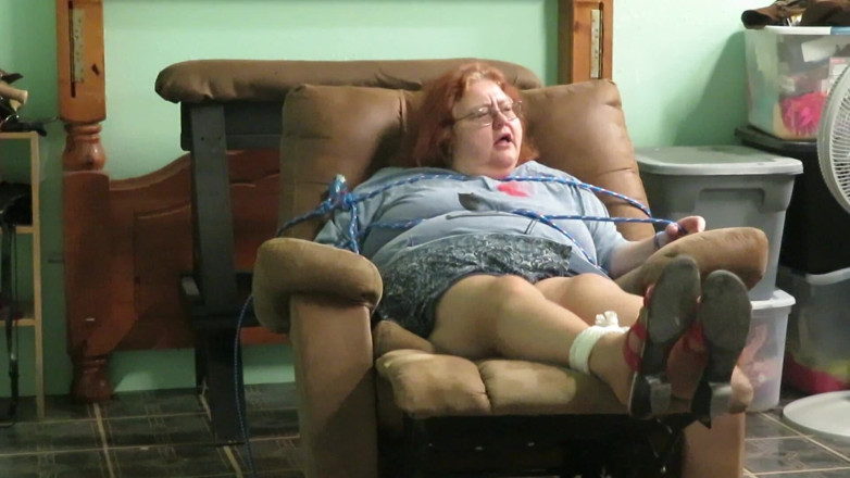 BBW nurse Vicki adventures with friends: Ồ không, tôi thức dậy bị trói vào một chiếc...