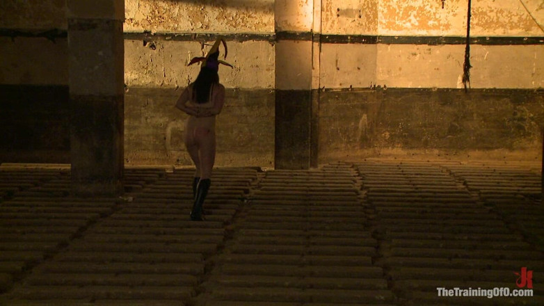 The Training of O by Kink: Dolly Meats Ziua 2 Interogatoriu, Otk, și o suspendare intensă