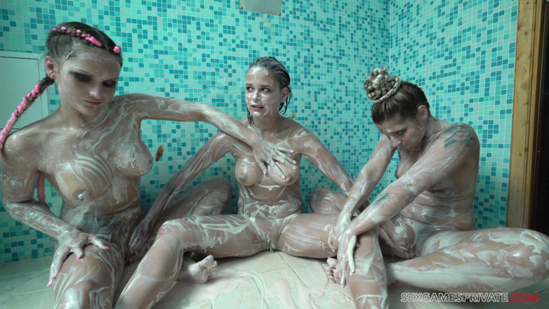 Czech Pornzone: Girls Likes to Be Wet &amp; Mesy
