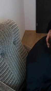 Bohatý táta volá bellboyovi a šuká ho do pusy svým velkým ptákem
