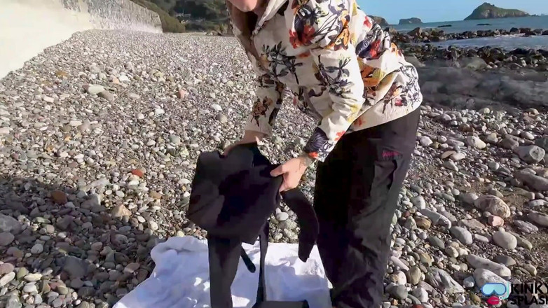 UKCuteGirl Lucy Lauren: 잠수복 창녀는 당신의 공을 동결 당신을 조롱