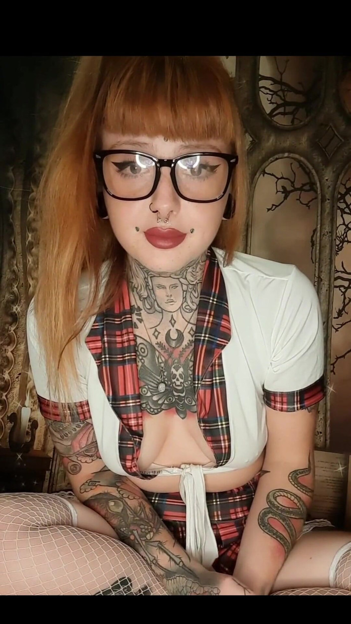 Yourfavecumslut: Giantess Roleplay in My Uniform