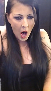 बड़ा चौड़ा खुला मुंह Yawning