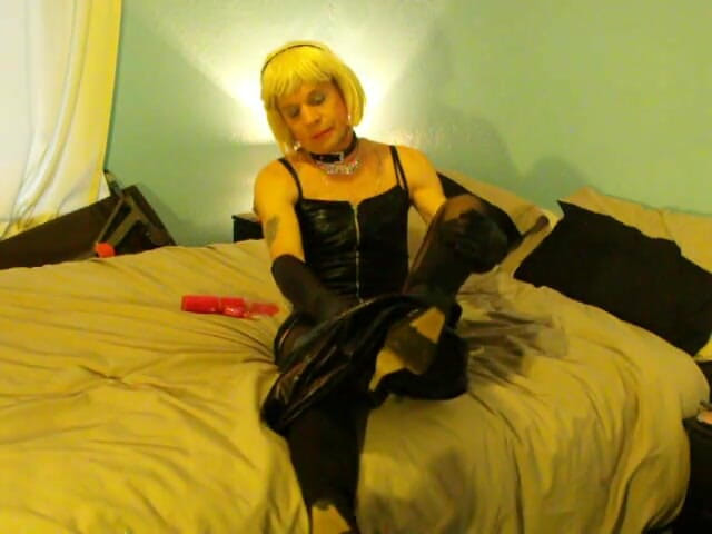 Boys2Girls: Amy toys part 2