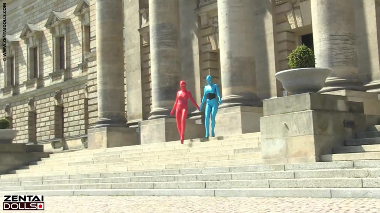ZentaiDolls: शहर में Zentai Models