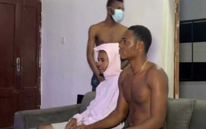 YungthugM: Seks threesome liar dan nakal sama sahabatku dan pacarnya. We...