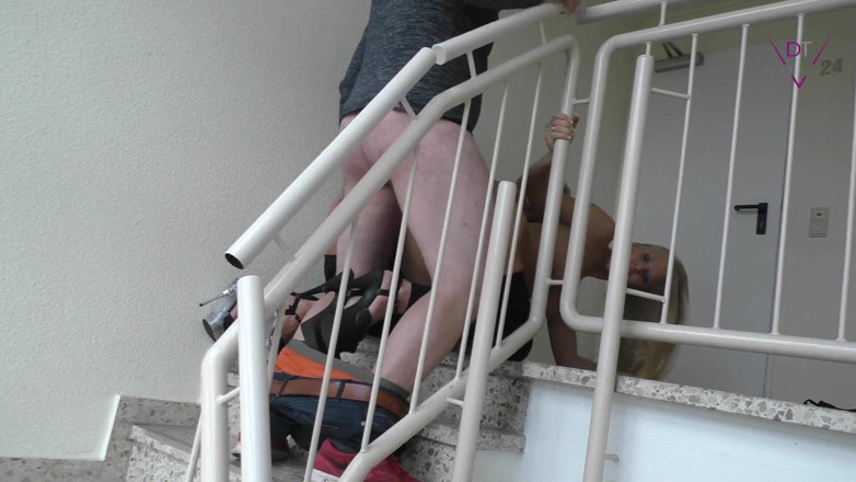 Dirty Tina: Futai dublu în casa scărilor