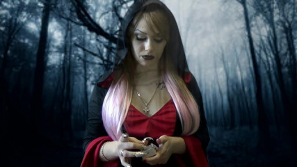 Goddess Misha Goldy: Tu obbedisci! E essere il mio cibo in qualsiasi momento...