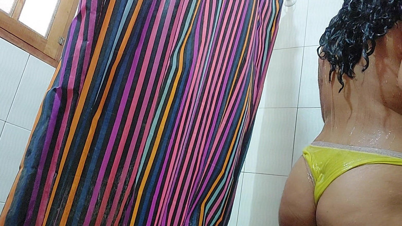 Josyandhot: Ibu tiri Mexixi montel membenarkan saya merakamnya semasa dia mandi