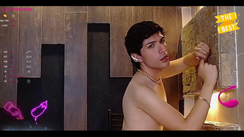 Diego latinboy: Nothing under the towel