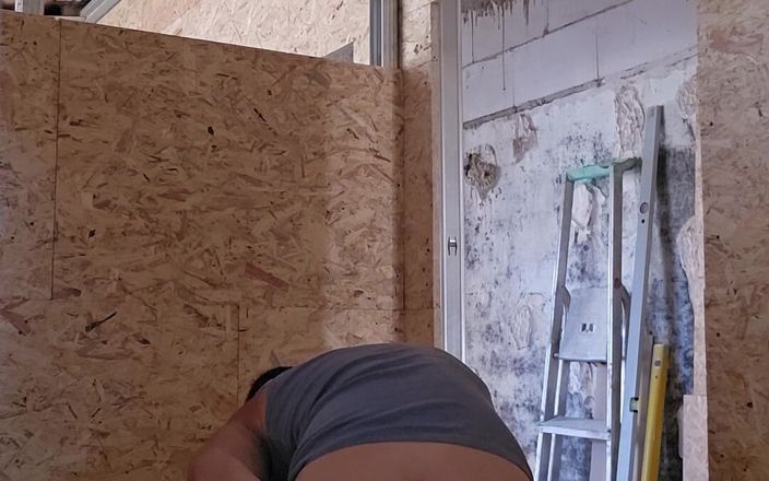 Chris_snoopy_91: Горячий день на стройке, часть 2/9, трах пальцами, трах с дилдо, дилдо минет