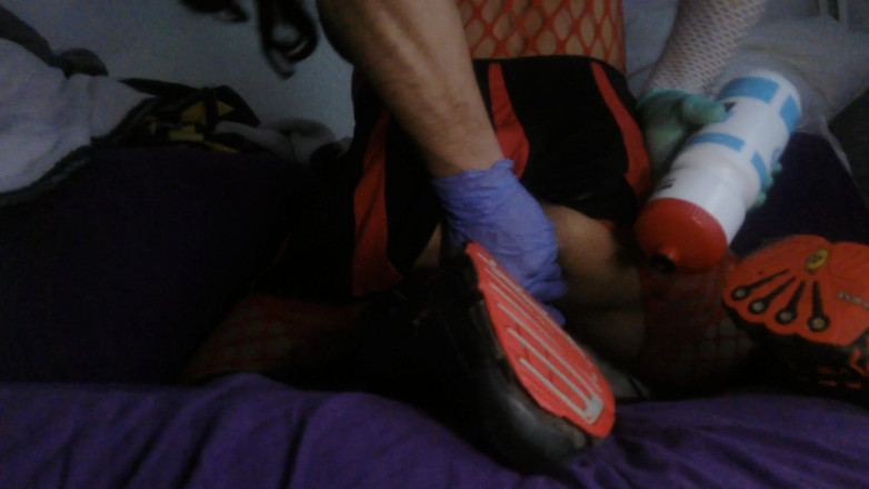 Damaged Hole: Schwarz Rotes Cheerleaderoutfit, BBC Bisn Zum Orgasmus Reiten