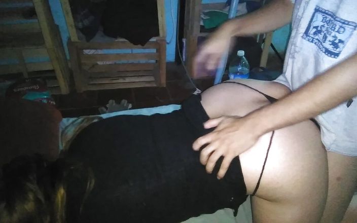 Fitcure1: Levanto el vestido corto de la niñera y muesto su...