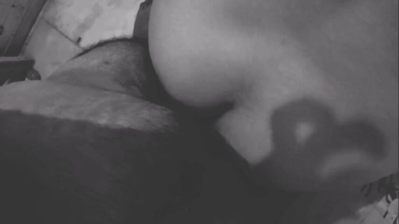 Rishi: 화장실에서 내 시누이를 빨게 만든 다음 서있는 동안 그녀의 엉덩이를 따먹어