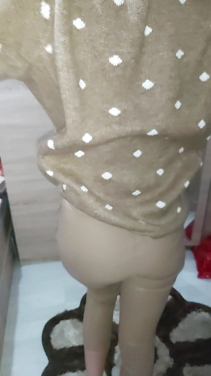 Audrey: Se quitó las bragas y se corrió en mi polla