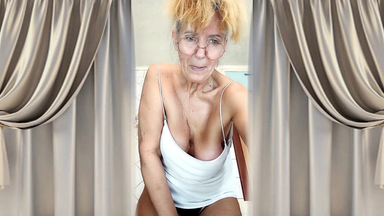 Lukerya: Gospodină sexy Lukerya în bucătărie