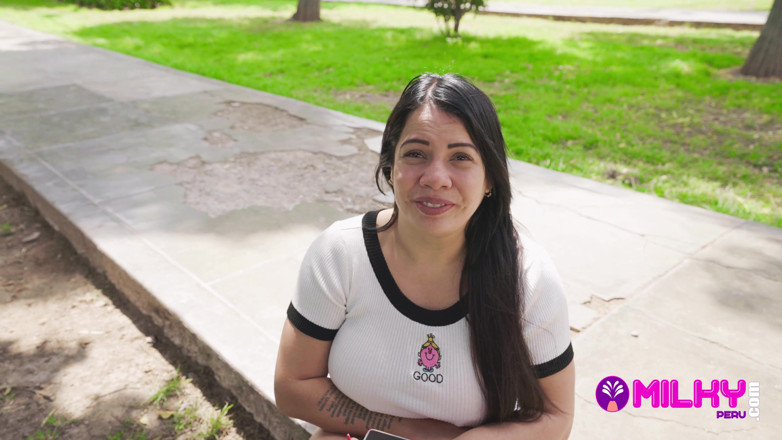 Milky Peru: Luhana milf con grandes tetas y un delicioso coño