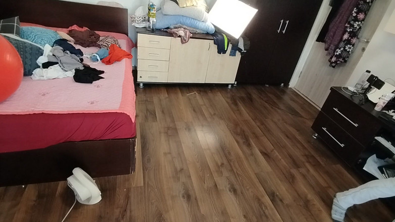 Amateur_MS: Amatör evli kadın kıyafetlerini denemekten ve kesmeden hoşlanıyor