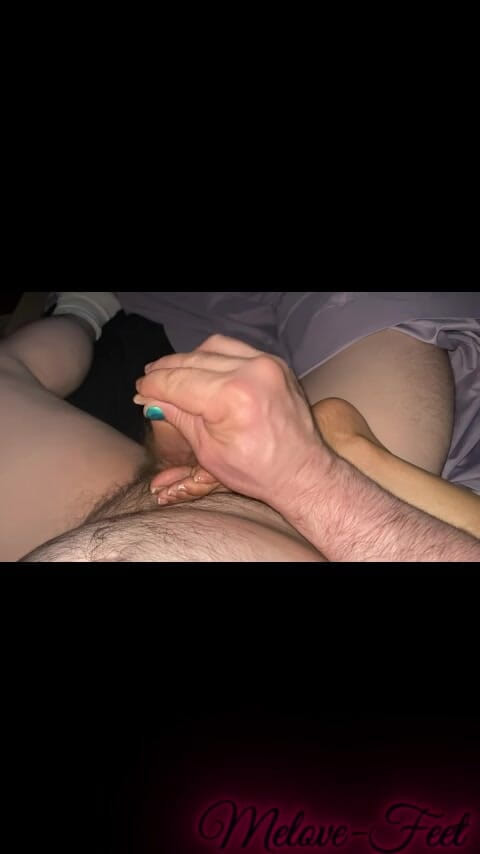 Naelor: Naelor se corre en los pies de Melove sin esmalte...