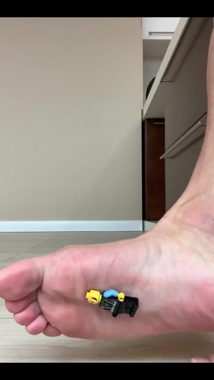 Jasons feet: Tiny Takut dengan Gergasi