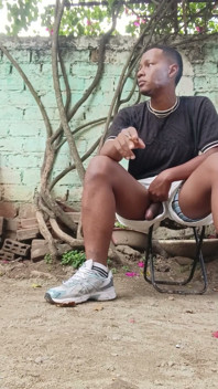 Amadora peituda se masturba na rua bbc