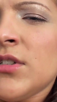 Big Toy Girls - escena 1 - morena Sabrina Sweet disfruta de su consolador y una gran polla al mismo tiempo