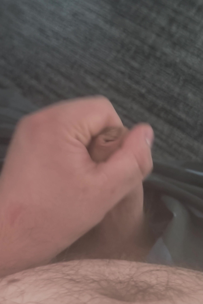 BearPup Akuma: Tlustý chlupatý medvěd si v kanceláři honí a stříká na...