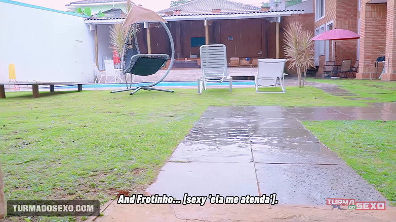 Turma do Sexo: Fată Tatuată Cu Păr Colorat Are Un Threesome Interrasial Și Primește...