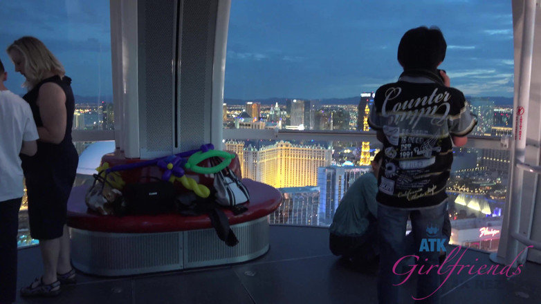ATK Fans (Girlfriends): Wirtualne wakacje w Las Vegas z uroczą Alexą Nova 1/2