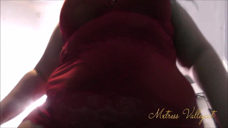 Mxtress Valleycat: Your date leaves you shrunk and squished