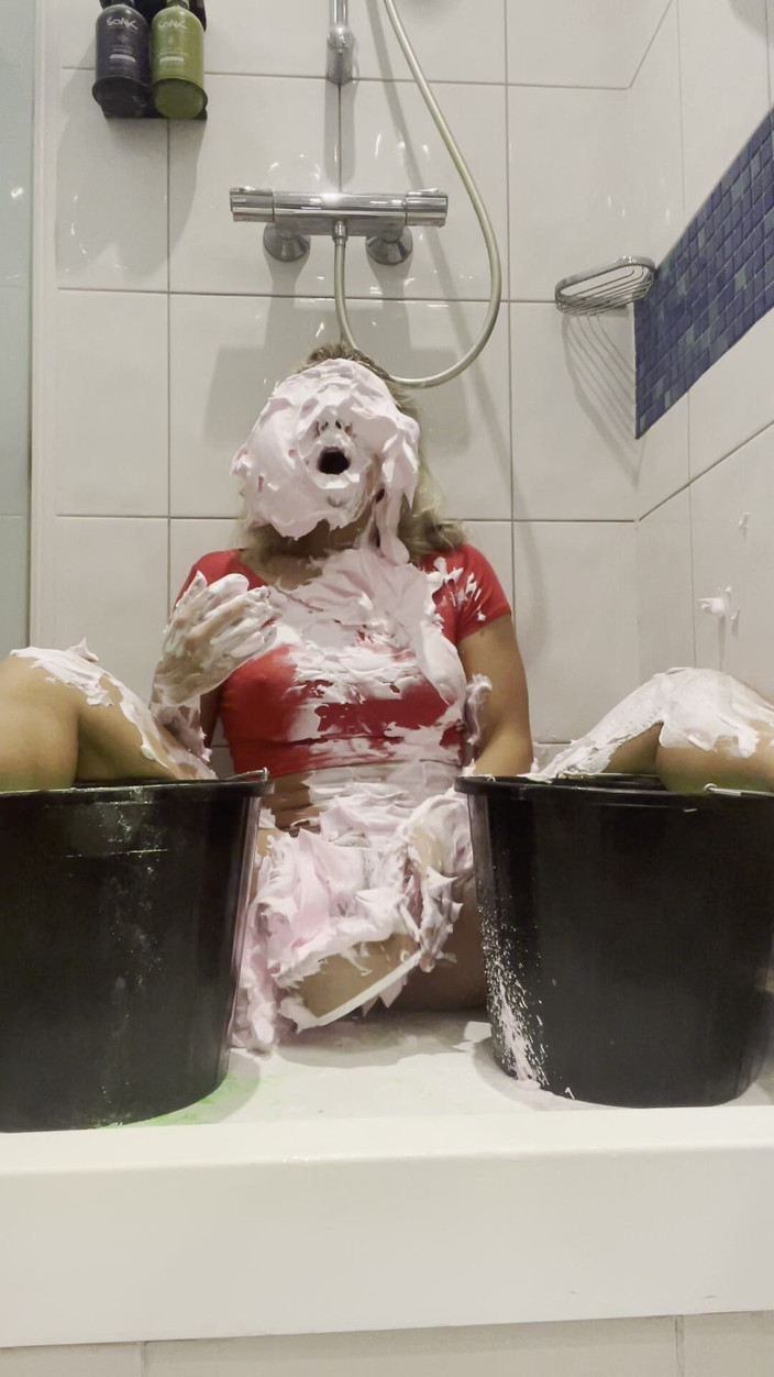 CALLIE ROKS: Pink Pies na obličej a Gunge Kbelíky přes moji hlavu