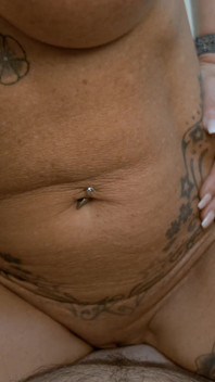 MILF bertatu panas kongkek buah dada besar - tetek bertatu melantun liar