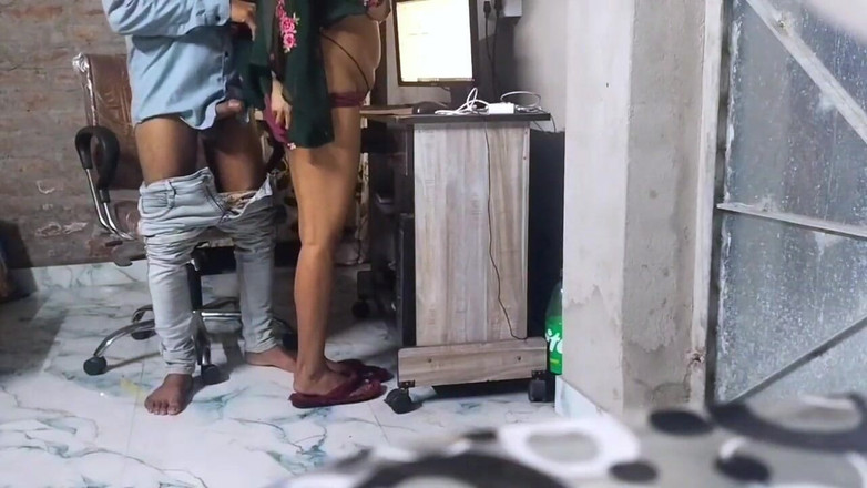 Fantacycutting: सेक्सी स्टाफ ने ऑफिस में अकाउंटेंट के साथ शानदार सेक्स वीडियो किया।