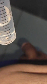 귀두에 주사기를 극단적으로 적용하는 것!!