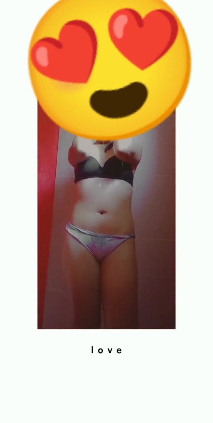 Eatrella j: Une jeune femme danse sexy, partie 2