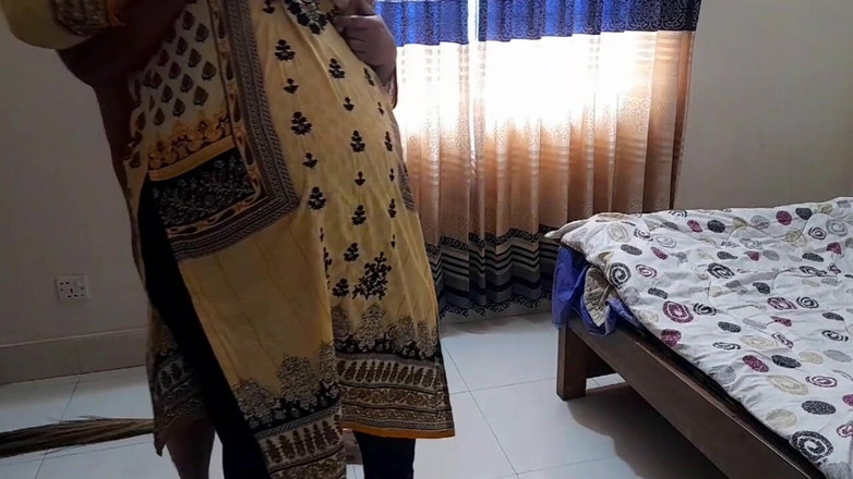 Aria Mia: Depali tetička ošukaná nevlastním synem, když mu uklízela pokoj!