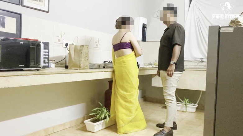 Anne Steele: Une femme sexy se fait baiser par le patron de...