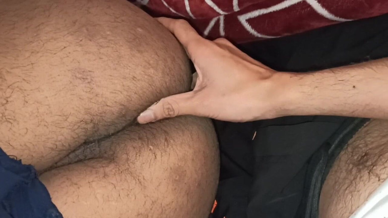 Desi__Panda: Водій вантажівки Дезі трахає свою пряму подругу з великою дупою