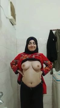 My Czn Showing Her Parts in Hijab