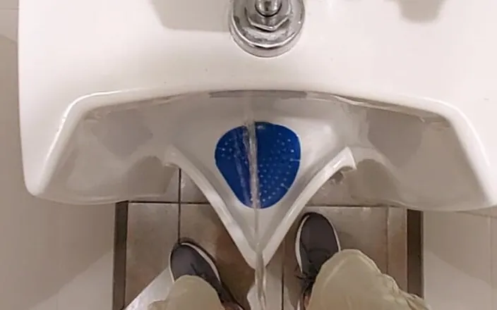 CosmicKastaway: Taking a Piss at a Urinal