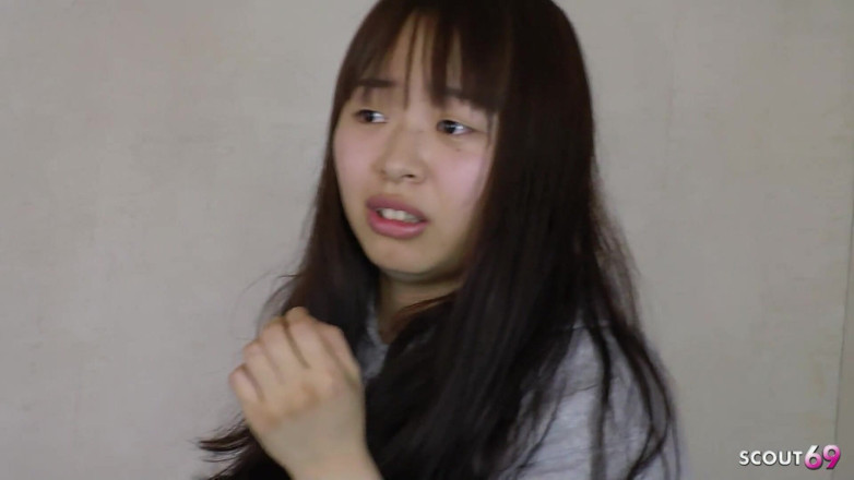 Asian porn collection: Dünner japanischer college-teenager Shino vom lehrer vor gruppe unzensiert gefickt