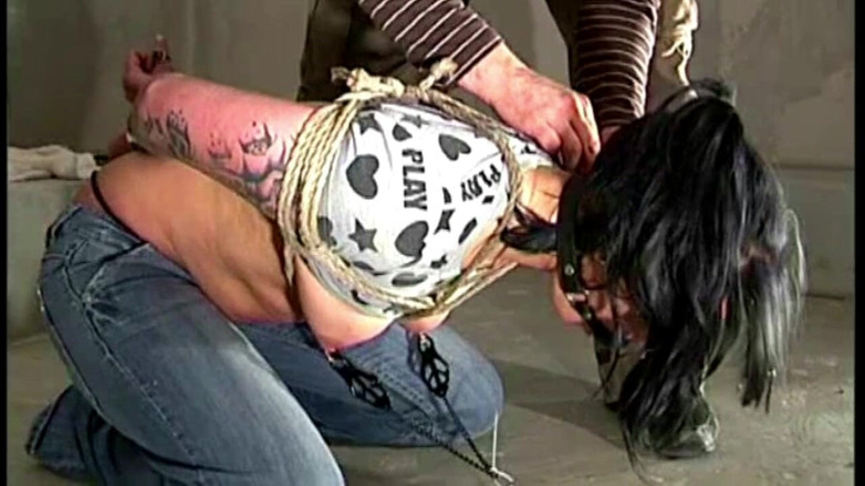 Submissed: Nomi zacisnęła się do podłogi i nie tylko