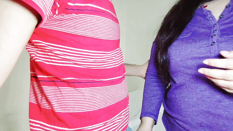 Netu: Cewek muslim pantat montok lagi asik muasin memeknya sampai muncrat