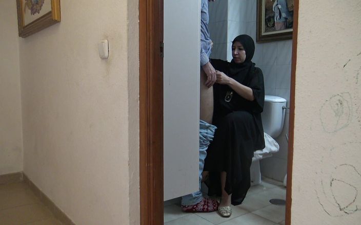 Souzan Halabi: Mama vitregă egipteană adoră pula mare a fiilor ei vitregi...