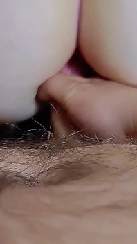 Eerste anaal en zo ruig? Ze vroeg zelf om te neuken als een teef, geduld te hebben