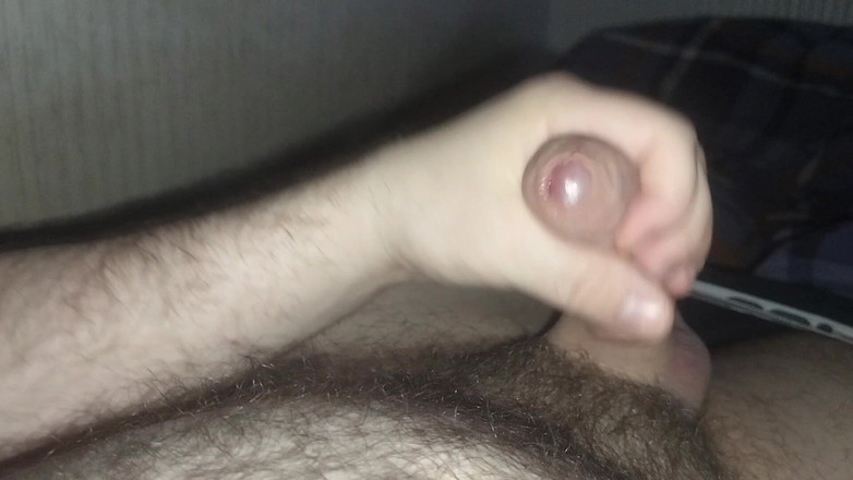 Uhri: बिस्तर पर हस्तमैथुन और मेरे बालों वाले पेट पर विशाल वीर्य निकालना