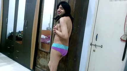 Cute & Nude Crossdresser: Sexy sissy crossdresser femboy sweet lízátko v sexy růžovém prádle...