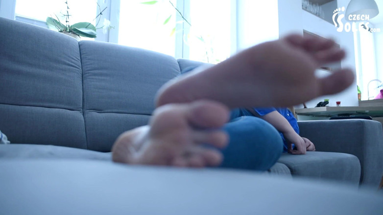 Czech Soles - foot fetish content: Смердюча жінка-товстушка в смердючих шкарпетках і ногах