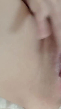 사무실 화장실에서 자위할 수 있도록 남편에게 영상을 보내는 아름다운 밀프 발정난 마누라