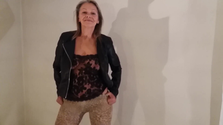 martinawest: Vovó é sexy em suas leggings de leopardo